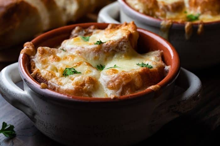 Zuppa di cipolle francese