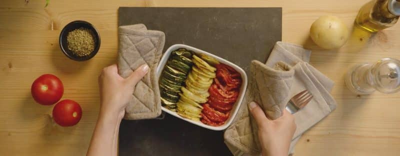 Teglia tricolore con zucchine, patate e pomodori - Ricette Selenella