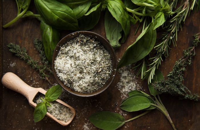 Erbe aromatiche conservazione sale